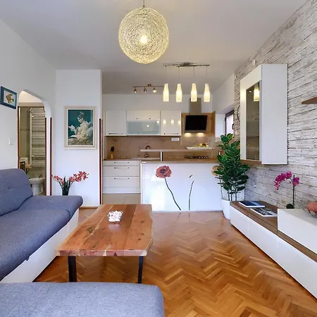 Stylish Flats With Two Bedrooms In Apartament Premantura