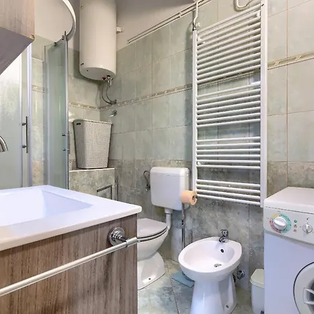 Stylish Flats With Two Bedrooms In Apartment *