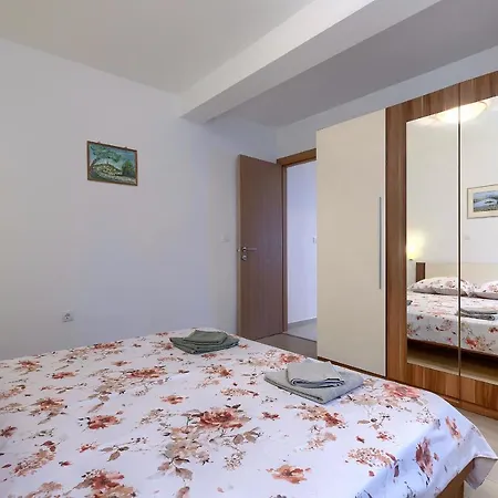 Stylish Flats With Two Bedrooms In Apartment Premantura