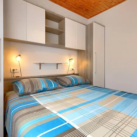 Stylish Flats With Two Bedrooms In Apartment Premantura
