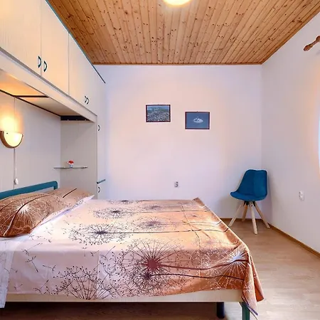 Stylish Flats With Two Bedrooms In Apartment *
