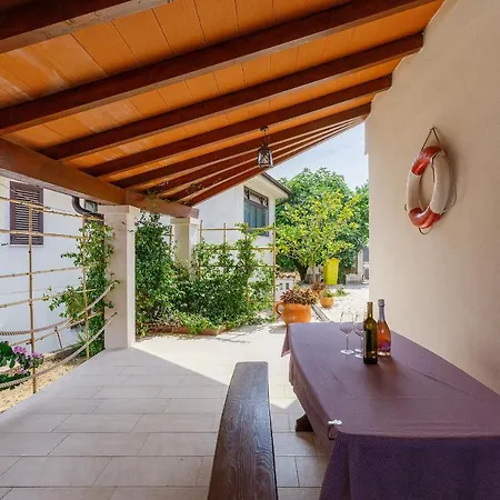 Stylish Flats With Two Bedrooms In Apartment Premantura