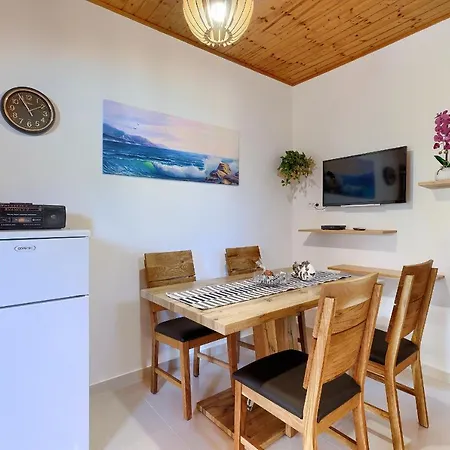 Stylish Flats With Two Bedrooms In Apartment Premantura